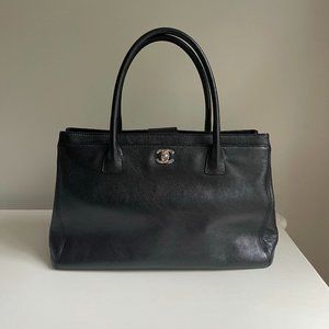 CHANEL Calfskin Cerf Executive Shopper Tote Black
